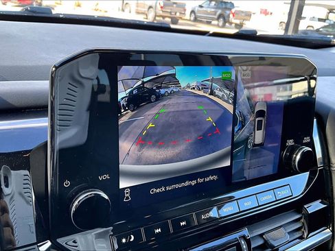 Used 2024 Nissan Pathfinder Platinum w/ Black Appearance Package image 23