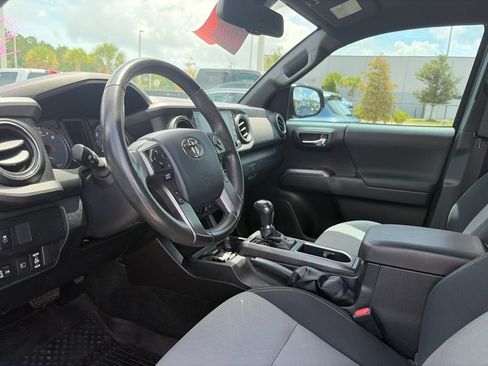 Used 2020 Toyota Tacoma TRD Off-Road w/ Technology Package AWD/4WD image 6