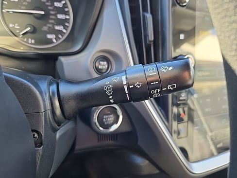 Used 2024 Subaru Crosstrek 2.0i Premium image 17
