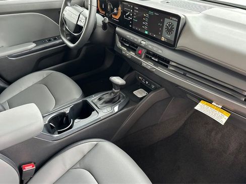New 2026 Kia K4 EX image 18