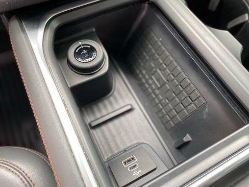 Used 2025 Ford Expedition Active AWD/4WD image 24
