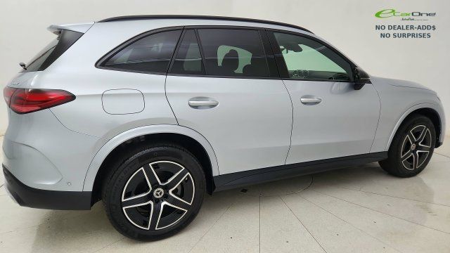 Used 2025 Mercedes-Benz GLC 300 4MATIC image 28