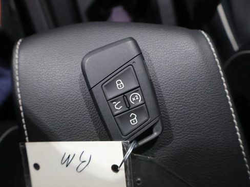Used 2024 Volkswagen Tiguan SEL R-Line w/ MDO Package, Two-Row AWD/4WD image 28