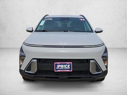 Used 2025 Hyundai Kona SEL image 2