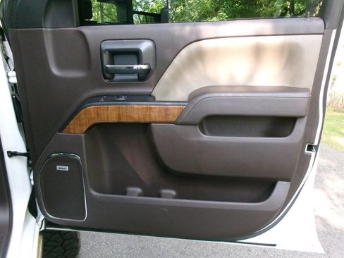 Used 2018 GMC Sierra 2500 SLT w/ Duramax Plus Package AWD/4WD image 25