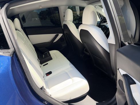 Used 2022 Tesla Model Y Performance AWD/4WD image 25