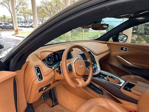 Used 2023 Aston Martin DBX AWD/4WD image 7