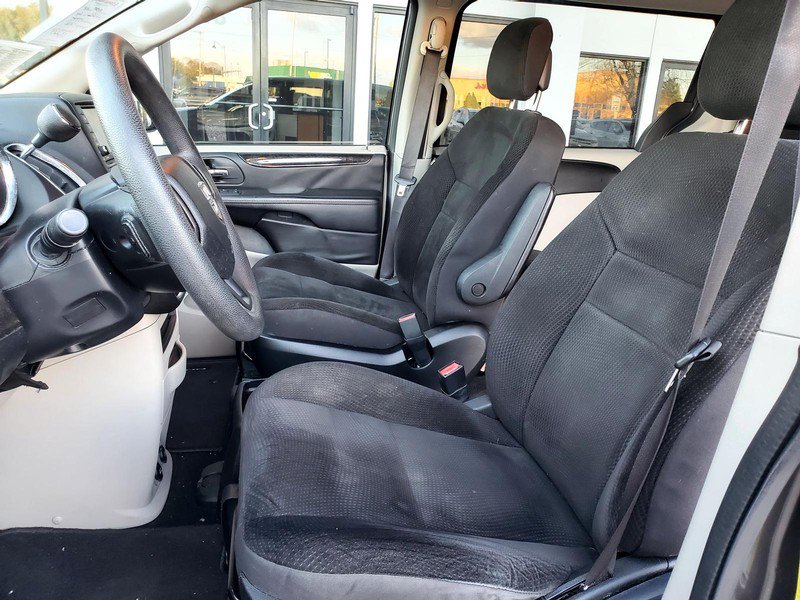 Used 2018 Dodge Grand Caravan SE w/ UConnect Hands-Free Group FWD image 12