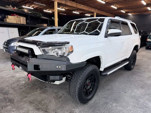 Used 2015 Toyota 4Runner SR5 image 4