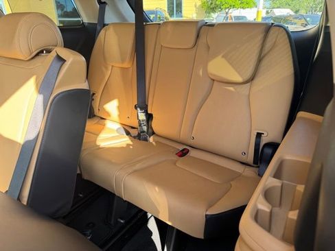 Used 2024 Kia Carnival EX FWD image 9