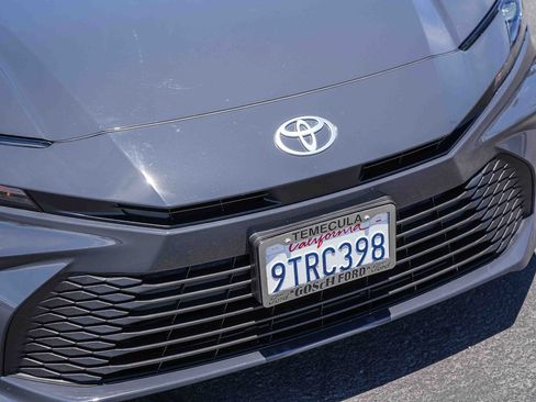 Used 2025 Toyota Camry LE FWD image 5