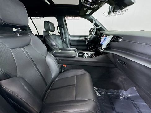 Used 2024 Jeep Wagoneer Series II image 31