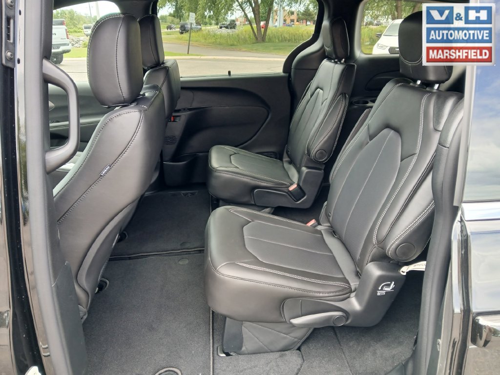 New 2027 Chrysler Pacifica Select FWD image 27