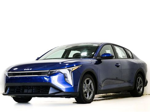 Used 2025 Kia K4 FWD image 3