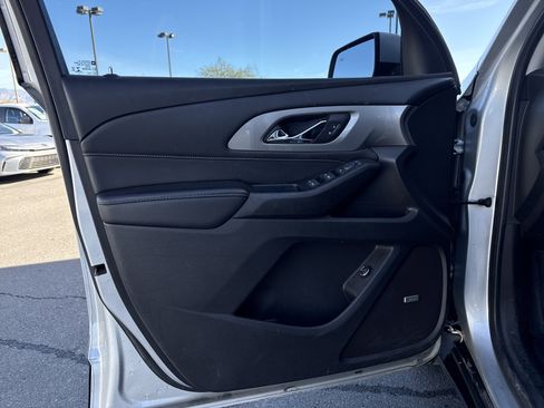 Used 2021 Chevrolet Traverse RS image 11