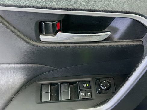 Used 2021 Toyota RAV4 XLE Premium image 21