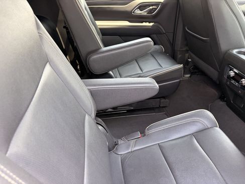 Used 2023 GMC Yukon XL SLT AWD/4WD image 13