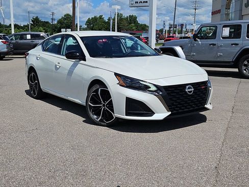 Used 2025 Nissan Altima 2.5 SR AWD/4WD image 32