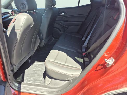 Used 2024 Chevrolet Trax RS w/ Sunroof Package FWD image 14