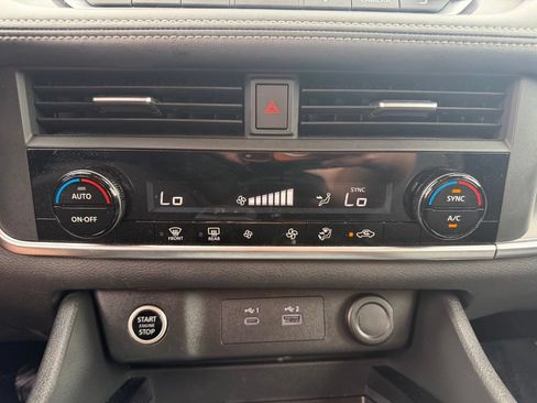 Used 2023 Nissan Rogue SV AWD/4WD image 19