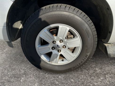 Used 2010 Ford Explorer XLT image 8