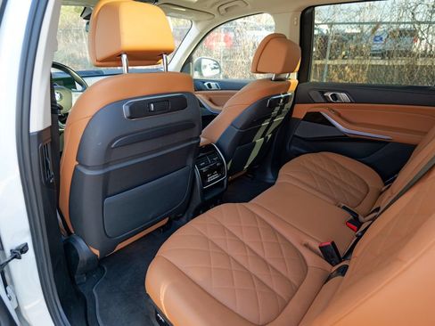 Used 2024 BMW X7 xDrive40i w/ Premium Package AWD/4WD image 28