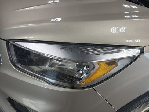 Used 2017 Ford Escape SE w/ SE Cold Weather Package AWD/4WD image 6