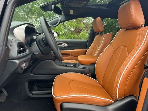 New 2026 Chrysler Pacifica Pinnacle AWD/4WD image 24