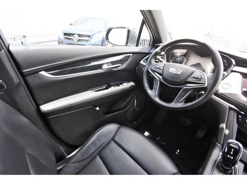 Used 2022 Cadillac XT5 Premium Luxury FWD image 8
