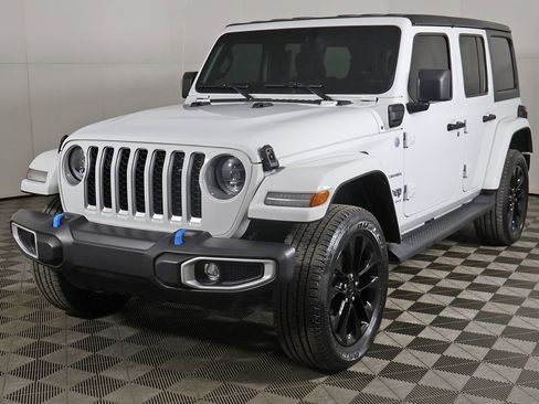 Used 2023 Jeep Wrangler Unlimited Sahara w/ Cold Weather Group AWD/4WD image 7