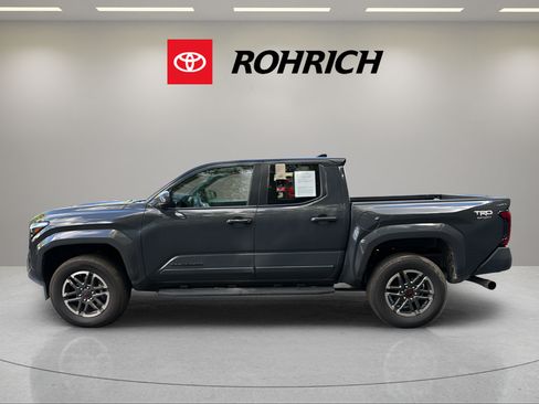 Used 2024 Toyota Tacoma TRD Sport AWD/4WD image 9