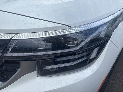 Used 2025 Kia Seltos SX w/ SX Sunroof Package AWD/4WD image 2