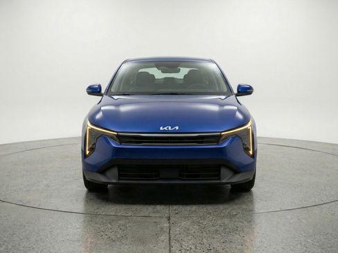 Used 2025 Kia K4 LXS image 2