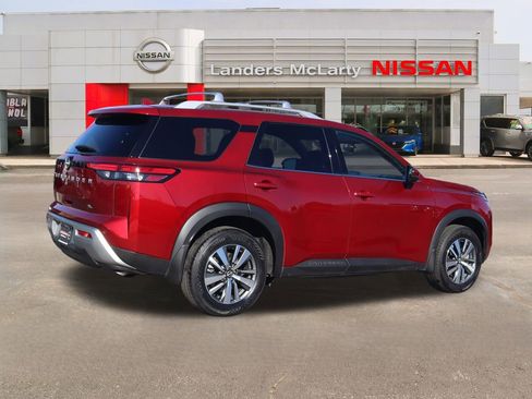 Used 2024 Nissan Pathfinder SL image 3