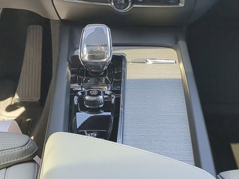 New 2025 Volvo V60 B5 Cross Country Ultra w/ Protection Package Premier image 18