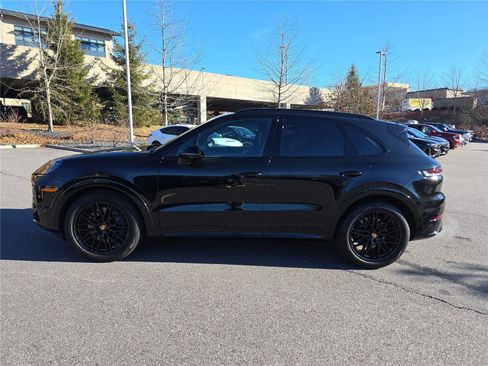Used 2024 Porsche Cayenne image 7