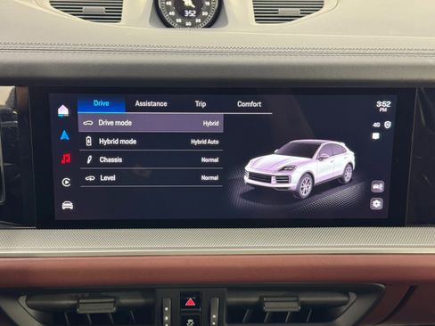 Used 2025 Porsche Cayenne S image 30