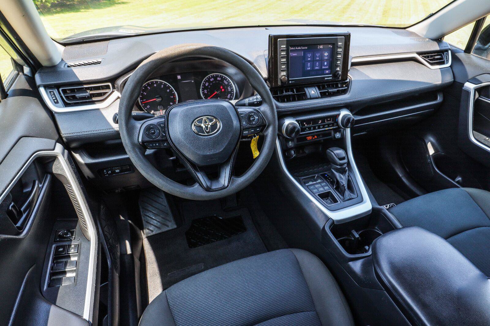 Used 2022 Toyota RAV4 LE w/ Carpet Mat Package (TMS) AWD/4WD image 18
