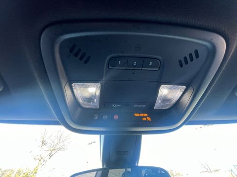 Used 2023 Chevrolet Traverse LT image 23