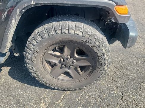 Used 2022 Jeep Gladiator Sport AWD/4WD image 7