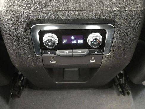 Used 2022 GMC Yukon SLT w/ SLT Luxury Package AWD/4WD image 28