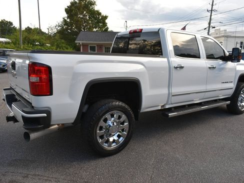 Used 2019 GMC Sierra 2500 Denali w/ Duramax Plus Package AWD/4WD image 3
