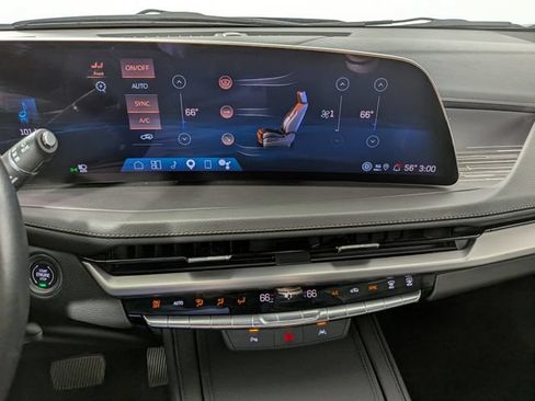 Used 2025 Cadillac XT4 Premium Luxury FWD image 20