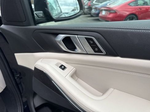 Used 2022 BMW X5 xDrive40i w/ M Sport Package image 20