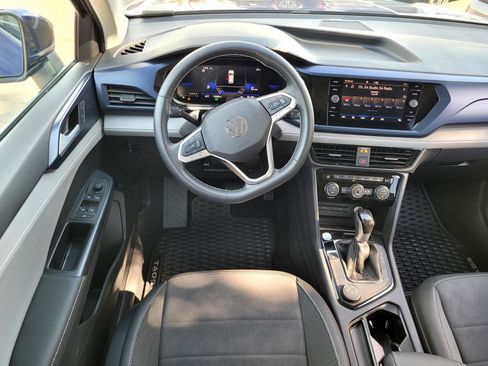 Used 2024 Volkswagen Taos SE w/ Panoramic Sunroof Package image 10