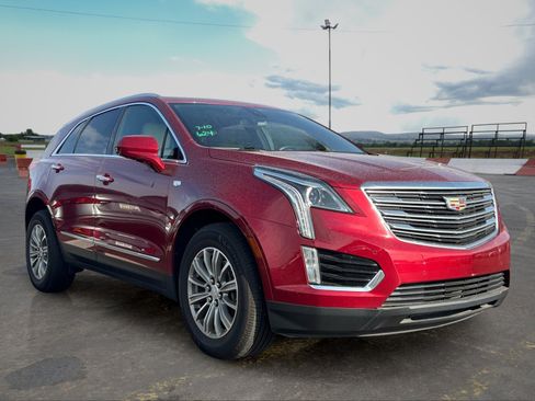 Used 2019 Cadillac XT5 Luxury AWD/4WD image 2