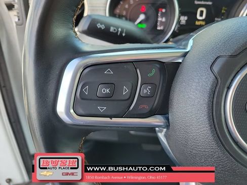 Used 2022 Jeep Wrangler Unlimited Sahara AWD/4WD image 21