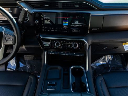 Used 2025 GMC Sierra 3500 Denali w/ Denali Reserve Package image 24