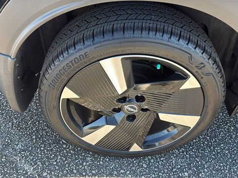 Used 2025 Nissan Kicks SR image 9