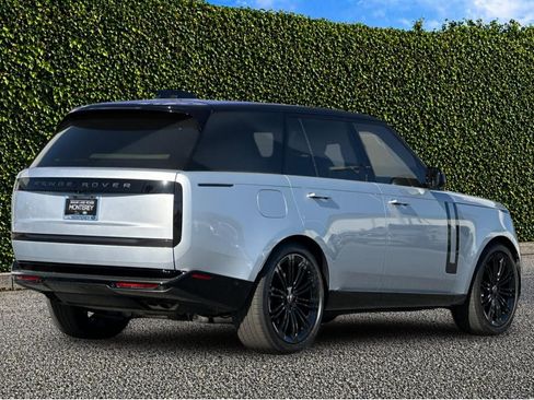 Used 2025 Land Rover Range Rover SE AWD/4WD image 4